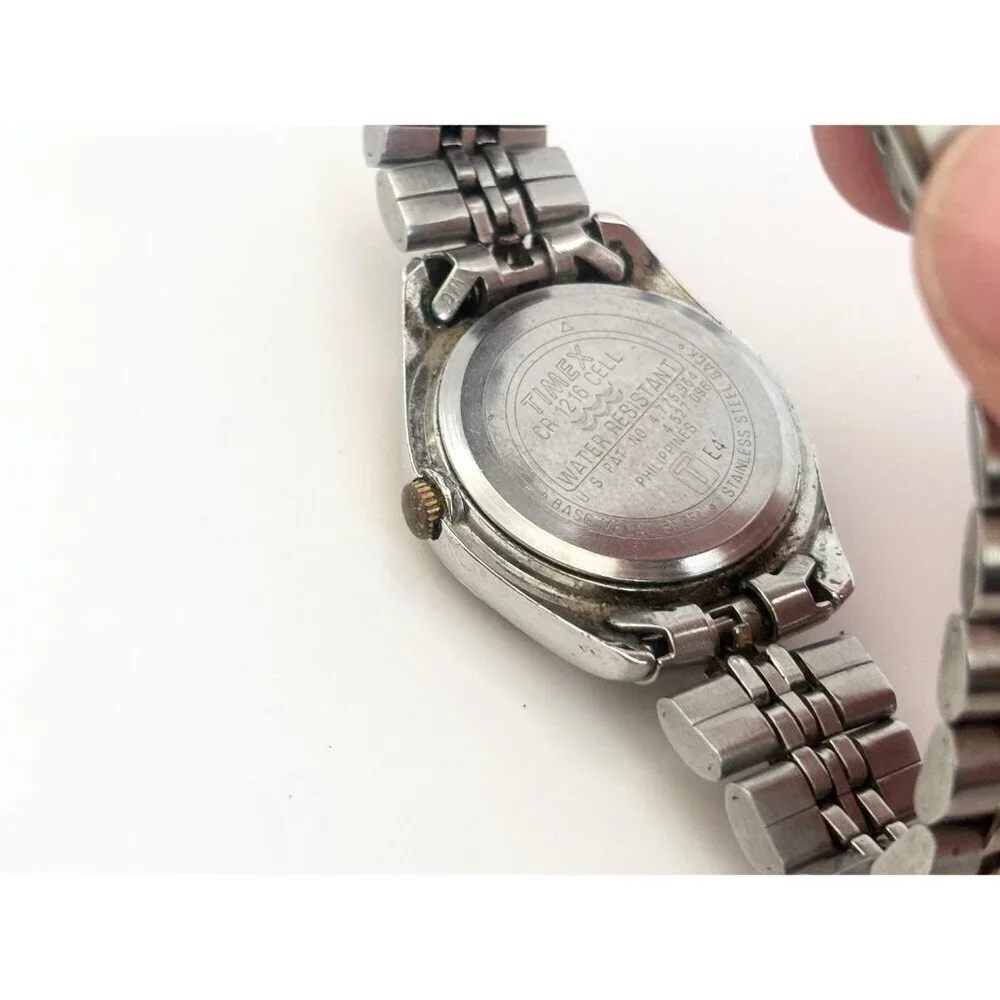 Timex Indiglo Silver Toned Fluted Bezel Vintage Wristwatch - 25mm - WORKS!